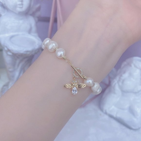 NEW 14K Gold Plated Bee Pearl Toggle Bracelet - Picture 9 of 14